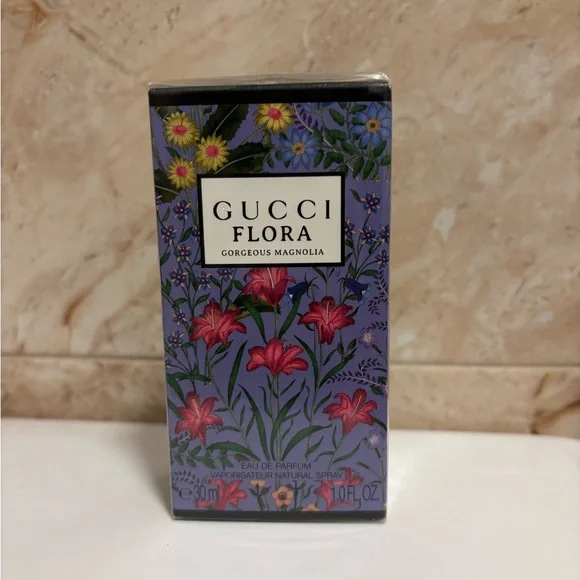 Gucci Flora Gorgeous Magnolia Purple Bottle - Picture 2 of 4